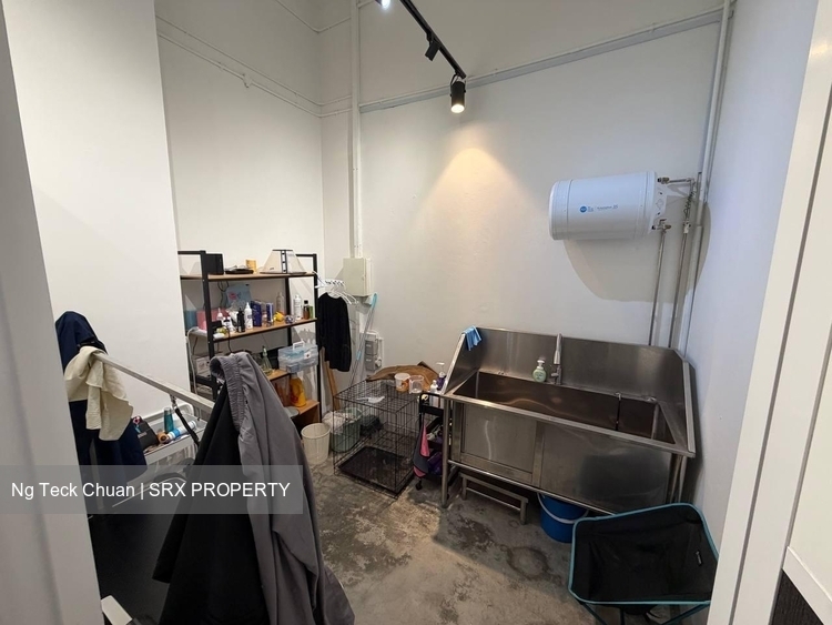 East Village (D16), Retail #545154251